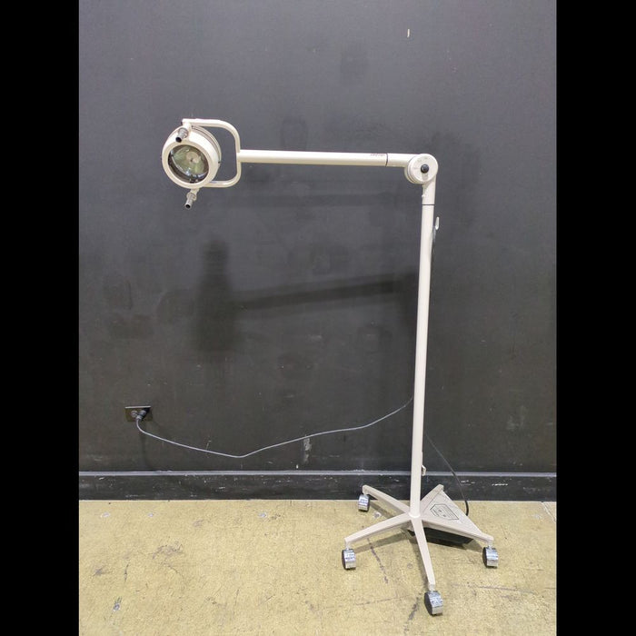 Stryker 2112 Exam Light With Articulating Arm On Rolling Base - used medical equipment - image 1