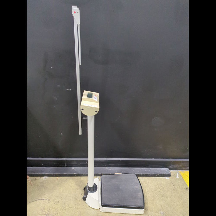 seca Digital Column Scale with Height Rod - used medical equipment - image 4