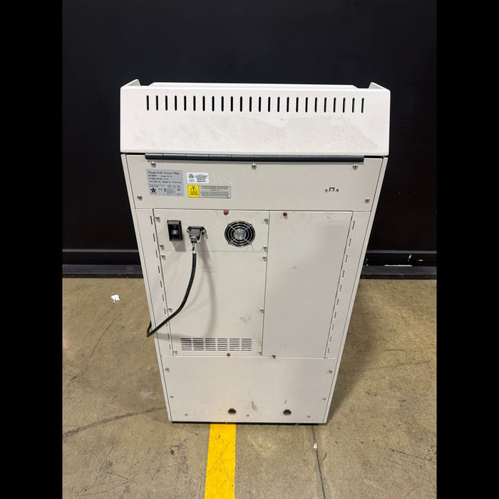 Sakura Tissue-tek CRYO3 Plus Cryostat With Handwheel - used medical equipment - image 4